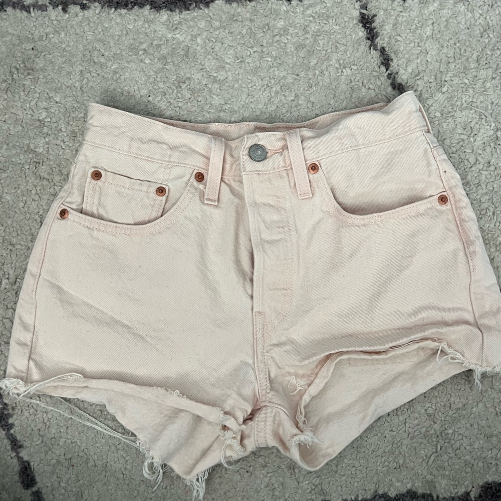 Light pink/cream Levi’s 501 shirts